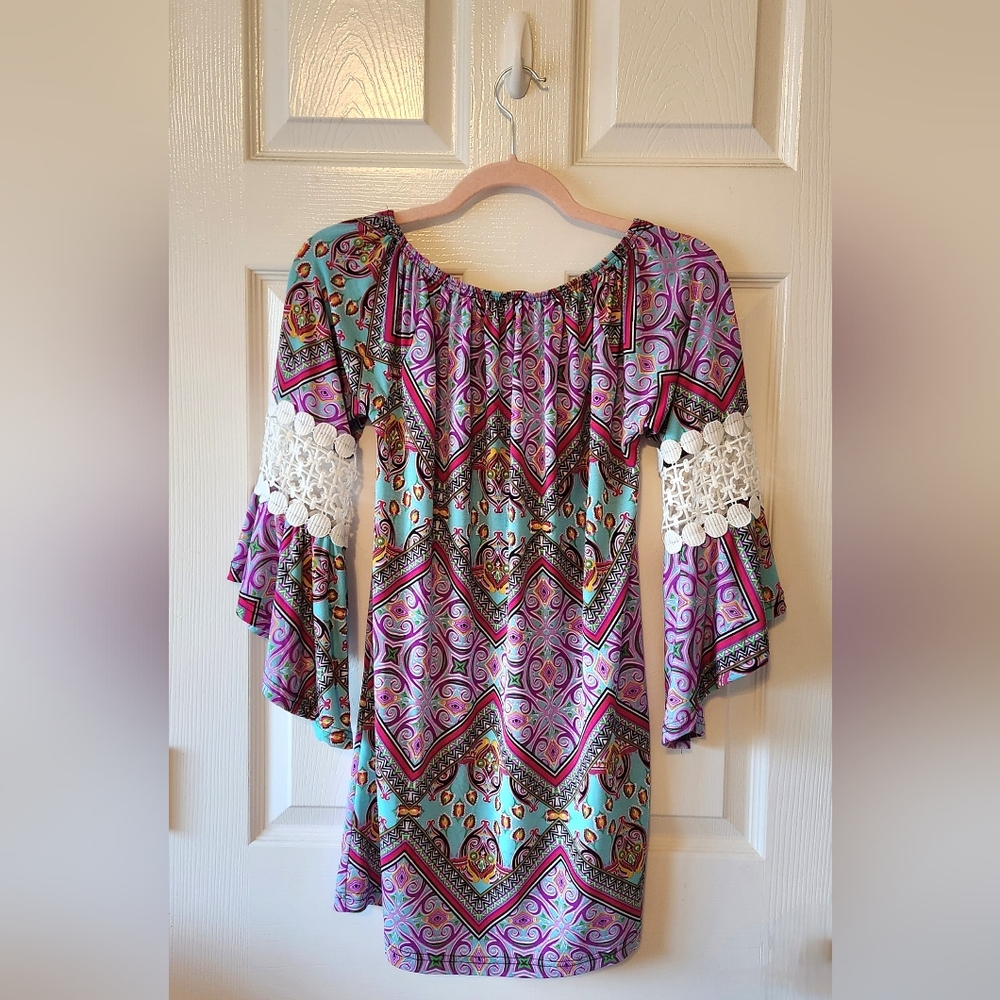 Boho Pinwheel Sleeve Tunic - Picture 2 of 3